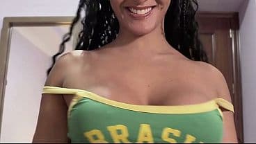 Gringo safado veio assistir a Copa do Mundo 2026 no Brasil e me fodeu no cuzinho COMPLETO NO SHEER/RED