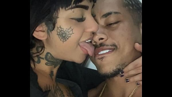 Vazou na net! Famosinha perde o telefone e vazam v&iacute;deos com jogador da base do flamengo