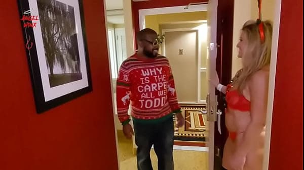 Seduced The Ugly Sweater Guy - Hotwife Fuks BBC