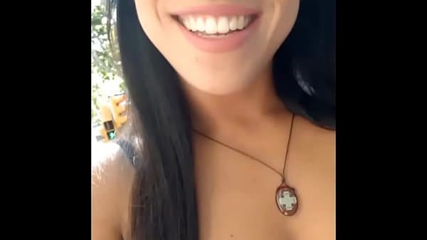 Novinha safada gozando no meio do parque p&uacute;blico em Barcelona !