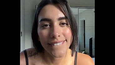 Perfect brunette masturbates and squirts yummy pussy juice!