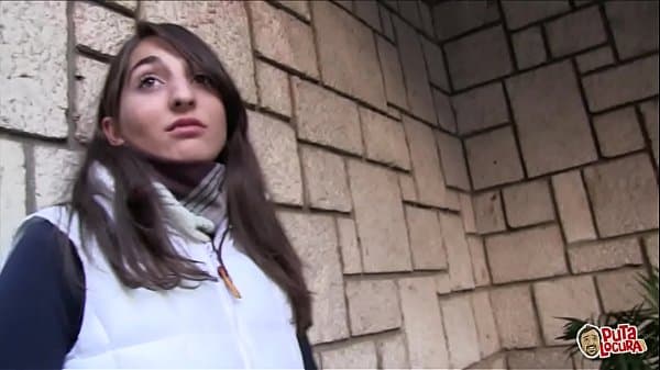 Jovencita de 19 a&ntilde;os cogiendo rico